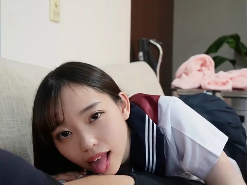 Học sinh nữ ngây thơ bị tên ba cóc chọc cậu bé giả vào lồn